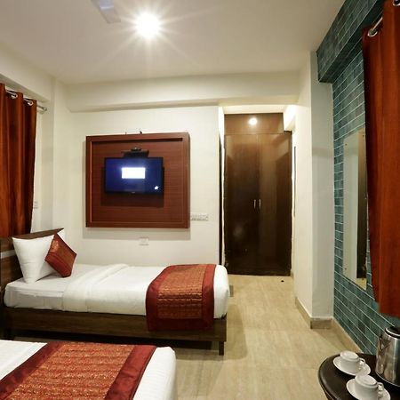 Hotel Airport Star Új-Delhi Kültér fotó
